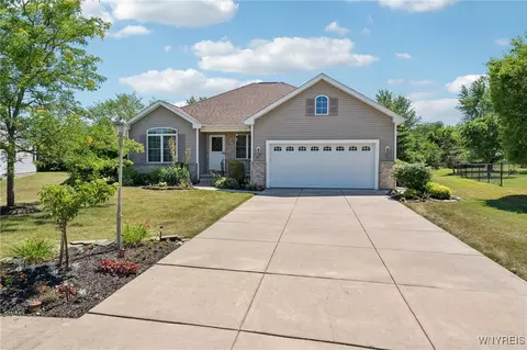 182 Cardinal Ln, Grand Island, NY 14072