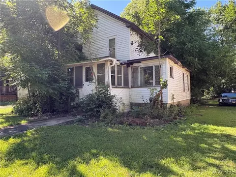 132 Chestnut St, Persia, NY 14070