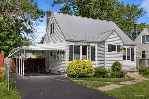 3380 Wallace Dr, Grand Island, NY 14072