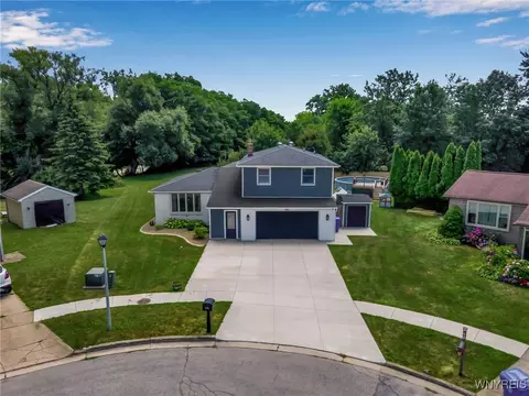 33 Windtree Ln, West Seneca, NY 14224