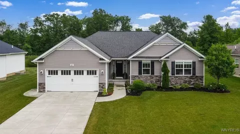 63 Castlewood Ct, Grand Island, NY 14072