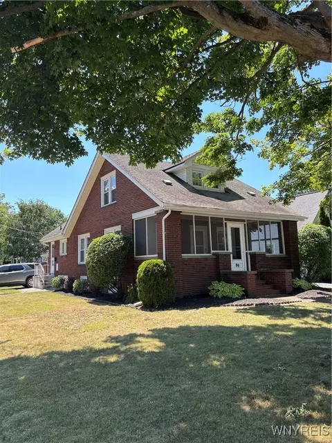 89 Norwood Ave, Hamburg, NY 14075