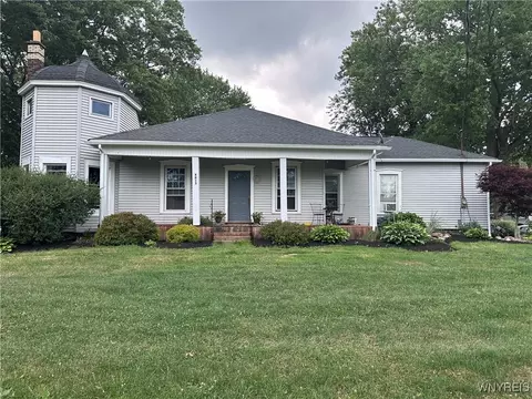 8015 Versailles Rd, Evans, NY 14006