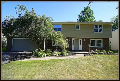 400 Hawthorne Pl, Porter, NY 14174