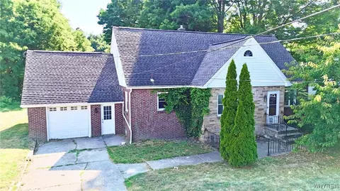 5390 Bayview Rd, Hamburg, NY 14075