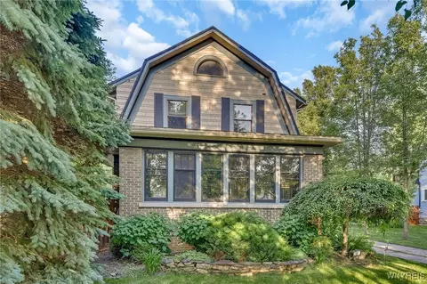 49 Burbank Dr, Amherst, NY 14226