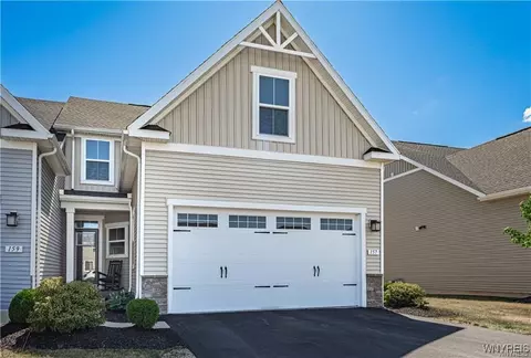 157 Sandstone Cir, Grand Island, NY 14072