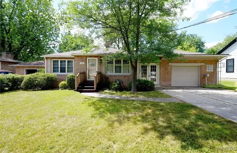 236 N Harvest St, Amherst, NY 14221