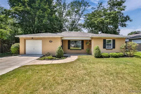 120 Farber Ln, Amherst, NY 14221
