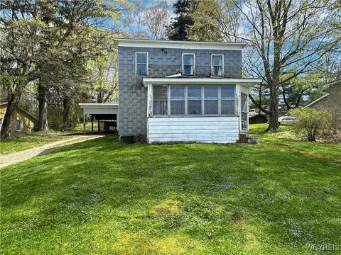 9 Park Rd W, Castile, NY 14427