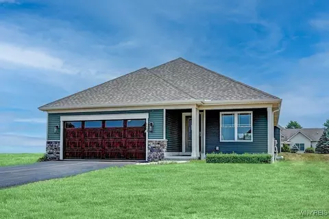 6668 Curtis Ct, Lockport, NY 14094