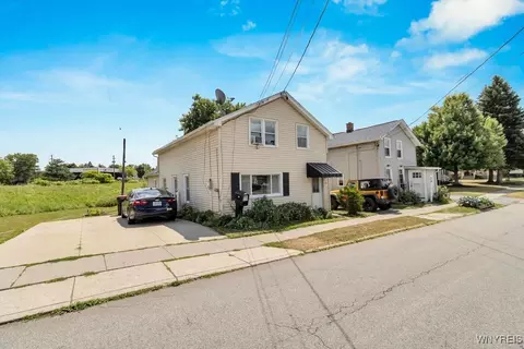30 Aurora St, Lancaster, NY 14086