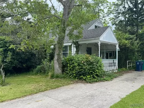 8226 Laughlin Dr, Niagara Falls, NY 14304