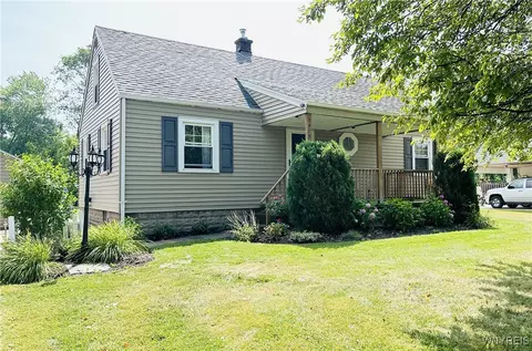 5905 Garlow Rd, Niagara Falls, NY 14304