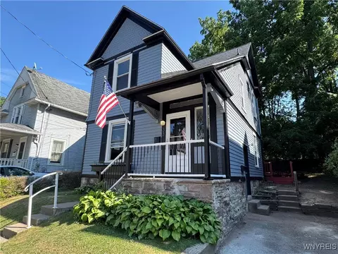 33 Oliver St, Lockport, NY 14094