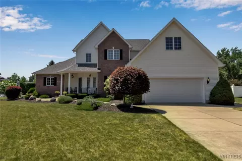5220 Bridle Path Ln, Lewiston, NY 14092