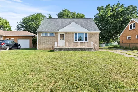 90 Shannon Dr, Lackawanna, NY 14218