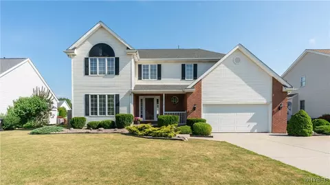 29 Katelyn Ln, Lancaster, NY 14086