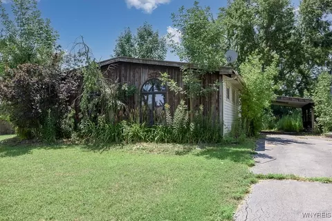 18 Woodlee Ln, Grand Island, NY 14072