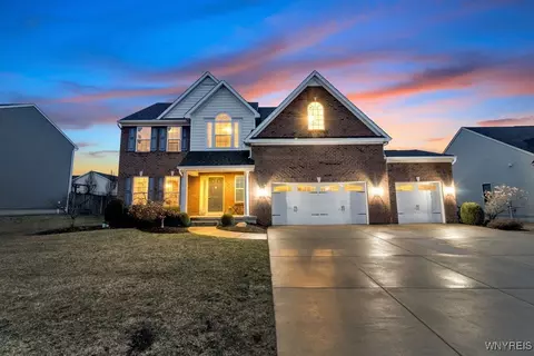 111 Camelot Dr, West Seneca, NY 14224