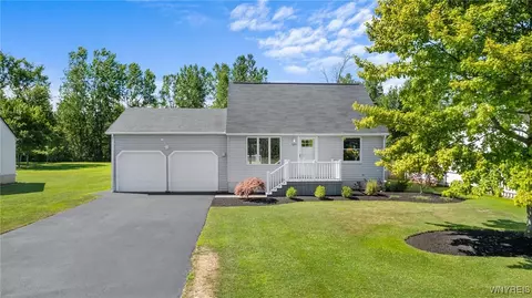 6244 Bartz Rd, Lockport, NY 14094