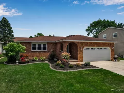 1327 104th St, Niagara Falls, NY 14304