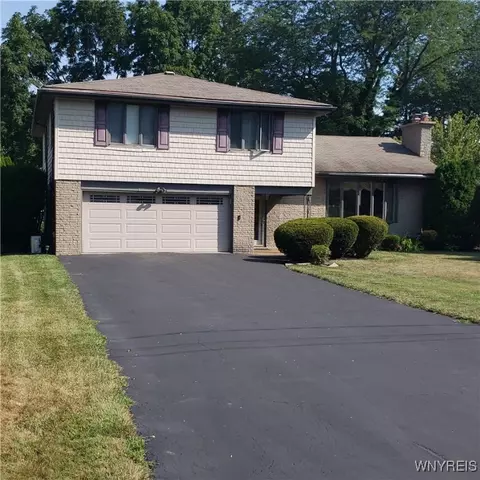 663 Cayuga Dr, Lewiston, NY 14092