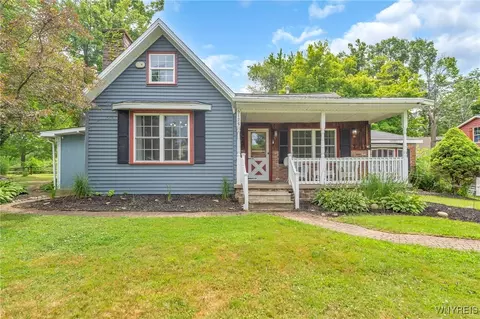9125 Iroquois St, Evans, NY 14006
