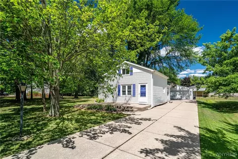 11 Middlesex Rd, Orchard Park, NY 14127