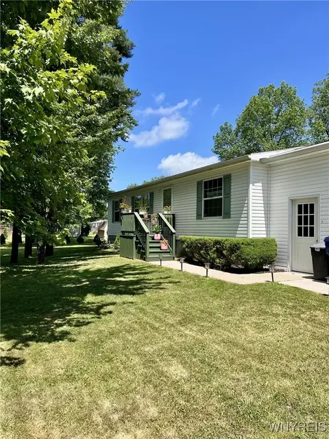 79 Rainbow Park, Ransomville, NY 14131
