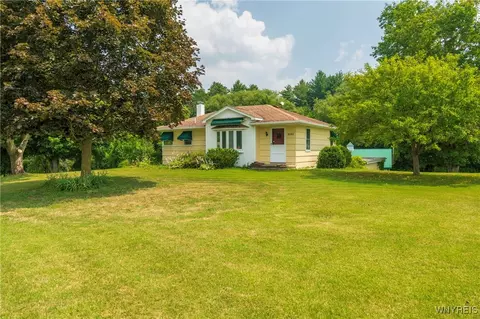 3101 Culvert Rd, Ridgeway, NY 14103