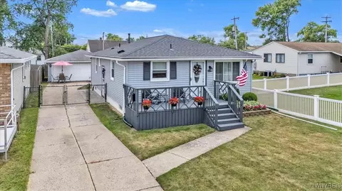 111 Desmond Dr, Tonawanda, NY 14150