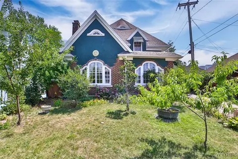 13 Pelham Dr, Buffalo, NY 14214