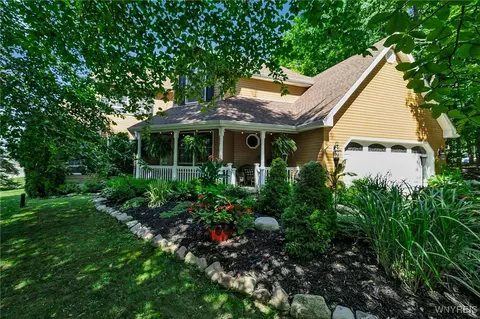 1898 Hanley Dr, Lake View, NY 14085