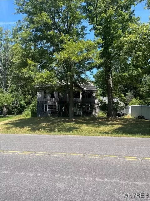 9029 Akron Rd, Royalton, NY 14001