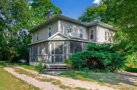 3496 Randall Rd, Ransomville, NY 14131