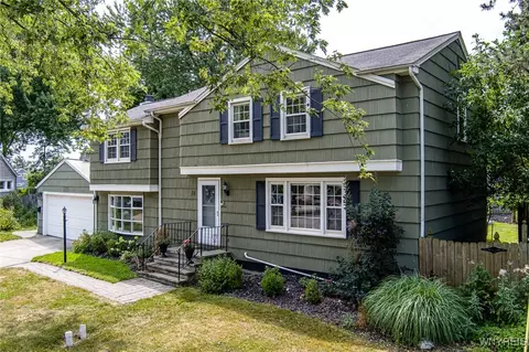 16 N Lawn Ct, Tonawanda, NY 14150