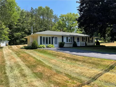 4351 Two Rod Rd, Wales, NY 14052