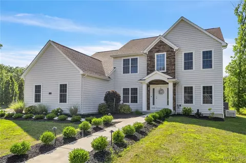 26 Hearthstone, Orchard Park, NY 14127