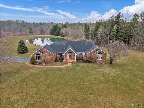 5246 Armor Duells Rd, Orchard Park, NY 14127