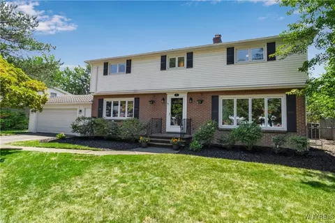 21 Tee Ct, Amherst, NY 14221
