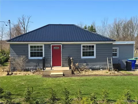 4370 Salt Works Rd, Shelby, NY 14103