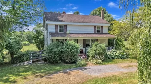 2622 Eastwood Rd, East Aurora, NY 14052