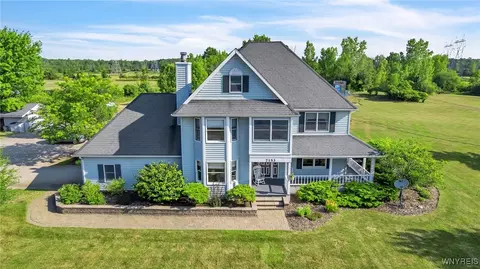 7153 Kinne Rd, Lockport, NY 14094