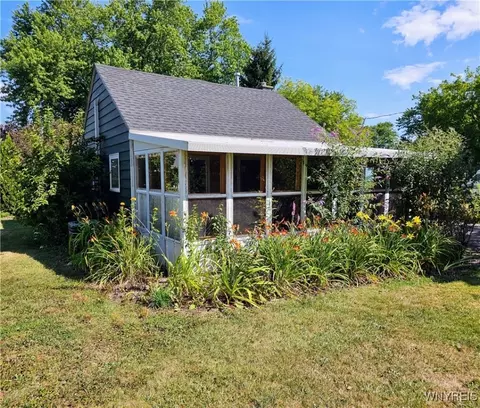 2721 W Lake Rd, Wilson, NY 14172