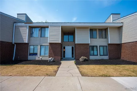 2 Southcreek Ct #B, East Amherst, NY 14051