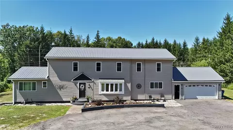 1468 Pontiac Rd, Evans, NY 14006