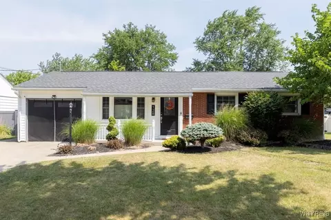 128 Cranwood Dr, West Seneca, NY 14224