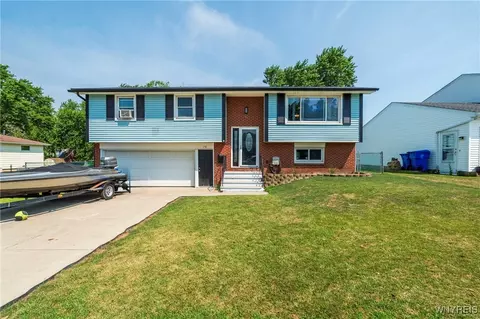 70 Christopher Dr, West Seneca, NY 14224