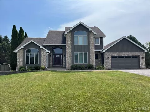 2 Shannon Cres, Ogden, NY 14559